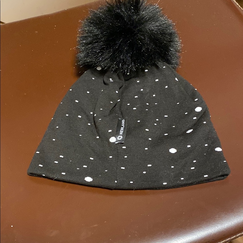 Black and White Pom-Pom Beanie Hat